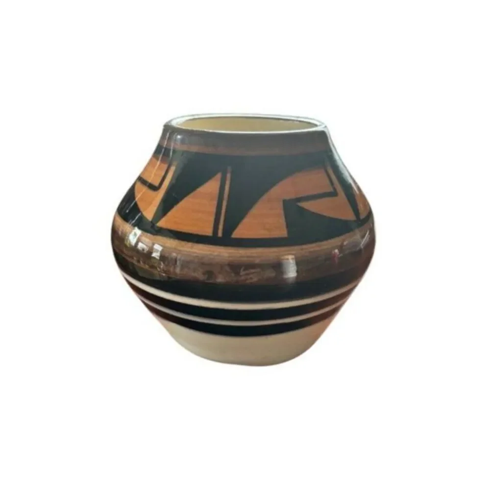 UTE Mountain Tribe Native American Pottery Jar Signed UMT Handmade Geometric